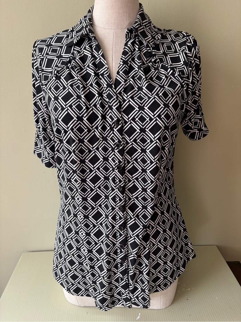 Urban Cotton Company Black White Geometric Button-Front Women's Shirt size S